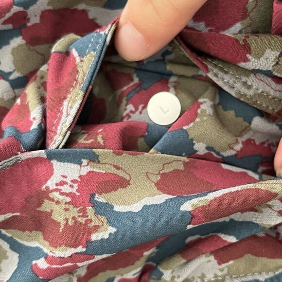 Lululemon Mens Assert Shorts Size L Red Leopard Print Cross-training Activewear - Picture 9 of 10